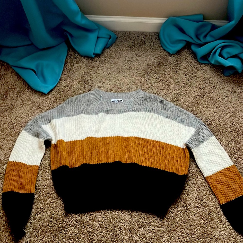 Neutral color sweater - Picture 1 of 2